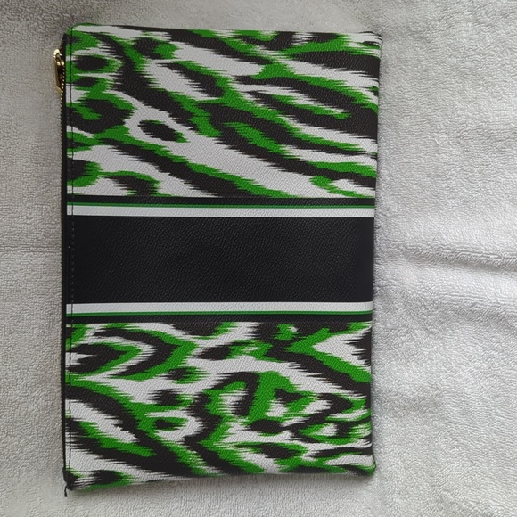 C. Wonder zip clutch in ikat print - Picture 4 of 5